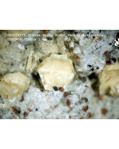 Tridymite xx; Vedec, Czech Republic; MM