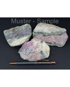 Eudialite, Melinophane, etc.; Musquiz, Mexico; 1 kg