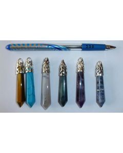 Edelstein Steinspitzenanhänger; Kristall, bunt, in Metallfassung mit Muster, ca. 3,5 cm; Partie mit 10 Stück