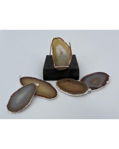 Achatscheibe; naturfarbend, mit Metallfassung, silber, ca. 5-7cm; 1 Stück