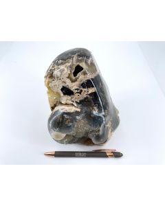 Chalcedon schwarz, weiß, drusig, komplett poliert; Indonesien; Einzelstück 2,7 kg