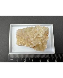 Fluorit xx; Qinlong Mine, Dachang Sb Erzfeld, Qinglong County, Qianxinan, Guizhou, China; KS; Einzelst&uuml;ck
