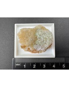 Fluorit xx; Qinlong Mine, Dachang Sb Erzfeld, Qinglong County, Qianxinan, Guizhou, China; KS; Einzelst&uuml;ck