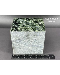 Jade (russische Jade); Ural, Russland; einseitig poliert; Einzelstück