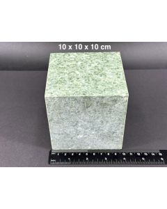 Jade (russische Jade); Ural, Russland; einseitig poliert; Einzelstück