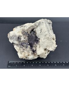 Fluorit xx; Steinbruch Mönchhof, Hoher Meißner, Hessen, Deutschland; HS; Einzelstück