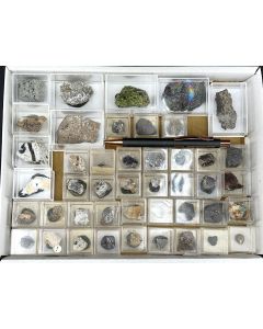 Gemischte Mineralien (sehr gute Stücke); Emmelberg, Eifel, Deutschland; 1 Halbformat Steige; Unikat