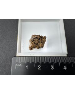 Eulytin xx; Grube Junge Kalbe, Schneberg, Sachsen, Deutschland; MM; Einzelst&uuml;ck
