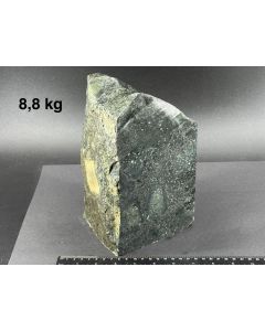 Jade; Beringsee, Nome, Alaska, USA; teilweise angeschliffen; 8,8 kg; Einzelstück