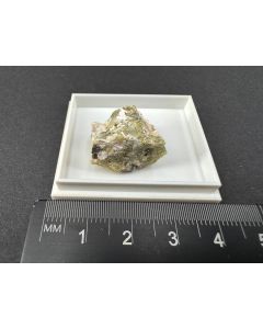 Foshagit; Crestmore Quarry, CA, USA; MM; Einzelstück