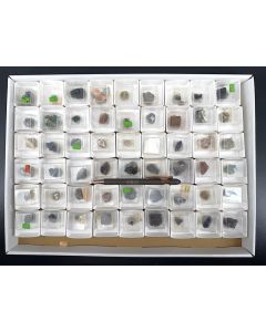 Weltweit-Mix; 54 Micromounts; verschiedene Mineralien; 1 Steige; Unikat