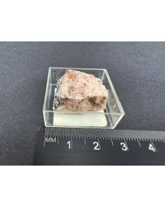 Fersmit; Vishnevogorsk, Ural, Russland; KS; Einzelst&uuml;ck