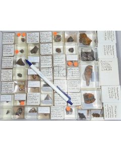 Gemischte Mineralien der Grube Schöne Aussicht, Dernbach, Westerwald, D., 1 Partie mit 53 Stück.