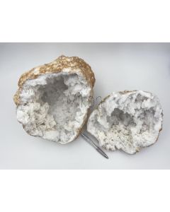 Quarz-Geoden (Quarzdruse, Quarzgeode); ca. 25-35 cm, offen, in Kürbisgröße, Midelt, Marokko; 1 Stück