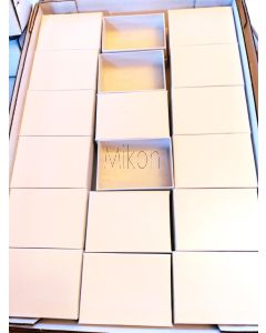 Stufenschachteln mit Deckel; mit weißer Baumwolleinlage; (Mineralien-Boxen) 36 Stück, 18 pro Steige; 10 Steigen 
