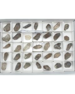 Rauchquarz (xx), Bergkristall (xx), Chlorit; Kristallstücke, Zinggenstock, Schweiz, vom Strahler Rufibach; 1 Steige 
