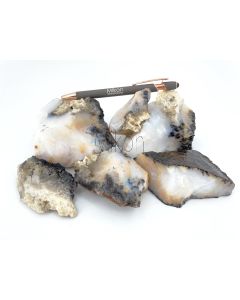Opal; weiß, mit Dendriten, Java, Indonesien; 1 kg
