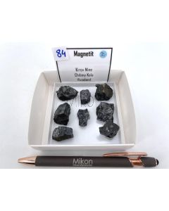Magnetit xx; Kirov Mine, Chibiny Kola, Russland; Gerd Tremmel Sammlung; 8 x KS (84)