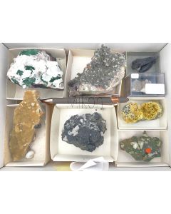Mineralien gemischt; Tsumeb, Namibia; Ilse Baer Sammlung; 1 Halbformat Steige, Unikat (10942)