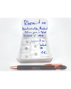 Rheniit (Rhenium-sulfid) xx; Kamtschatka, Russland; Kapsel