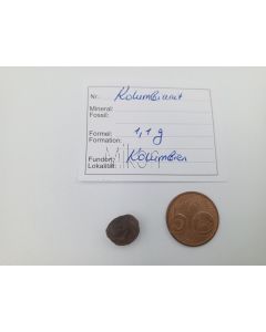 Kolumbianit (Tektit); Kolumbien, Stück 0,7 cm; 1 Stück mit 1,1 g