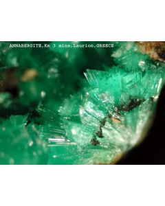 Annabergit xx; Km 3 Mine, Laurion, Griechenland; MM