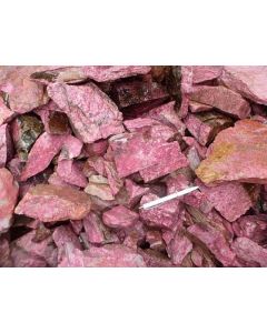 Zoisit (Thulit); Lexviken, Trontheim, Norwegen; MM