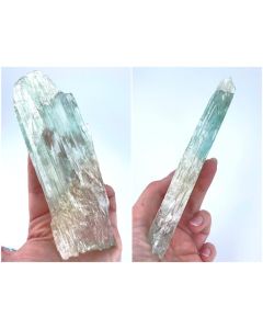 Spodumen X (Hiddenit); Nuristan, Afghanistan; NS