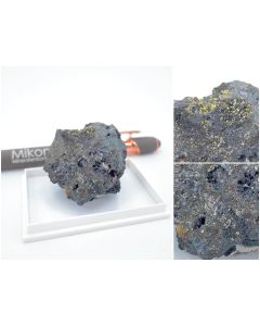 Bornit, Tsumcorit xx, Goethit, Cerussit xx; Tsumeb Mine, Otavi Bergland, Namibia, Gerd Tremmel Sammlung; KS