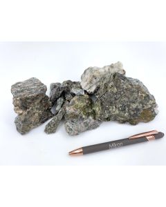 Andalusit; rot, Bastnäs, Schweden; 1 kg