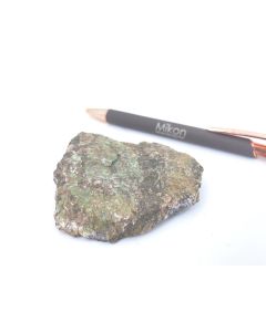 Haleniusit - (La); Bastnäs Gruvan, Riddahyttan, Schweden; KS