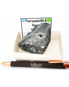 Apophyllit - (KF) xx; Aris Quarry, Windhoek, Namibia; NS