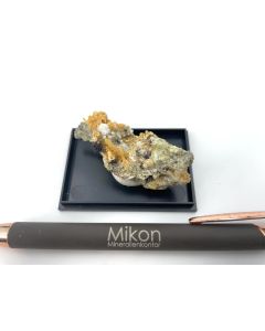 Mimetesite xls, Copper nat.; Tsumeb Mine, Otavi Mountains, Namibia; Ilse Baer collection; Scab