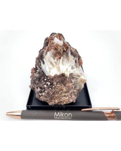 Natrolit xx, Inesit xx, Tobermorit; Wessels Mine, Kuruman, Südafrika; HS