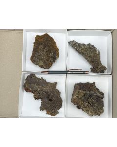 Adamite xls; UV-active; Mapimi, Mexico; 1 lot with 4 pieces, unique piece