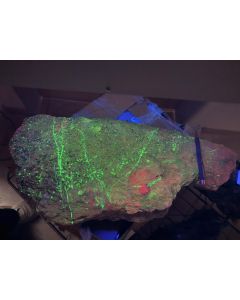 Willemit (UV-aktiv!); Franklin Furnace, Sussex Co., NJ, USA; Einzelstück