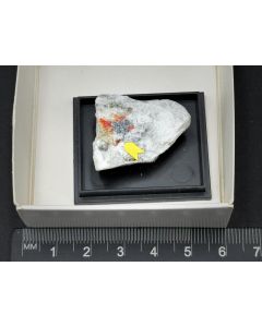 Imhofit, Realgar xx; Grube Lengenbach, Binntal, Wallis, Schweiz; KS; Einzelstück