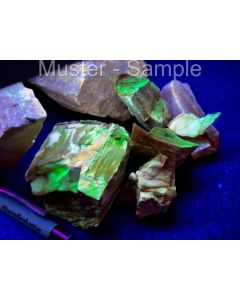 Fossiles (versteinertes) Holz, opalisiert, UV-aktiv (KWUV); Nevada, USA; 1 kg