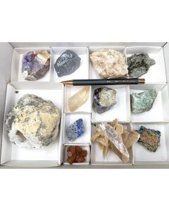 Gemischte Mineralien; bunt; aus aller Welt; 1 Partie mit 12 St&uuml;cken; Unikat