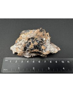 Braunit II, Hausmannit, Coelestin xx; Wessels Mine, Kalahari Manganese Field, S&uuml;dafrika; Gerd Tremmel Sammlung; HS; Einzelst&uuml;ck