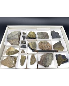 Coffinit, Corvusit, Karnotit; Pandora Mine, UT, USA; 1 Steige; Unikat