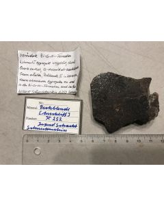 Uraninit - Anschliff; Jugendschacht, Schneckenstein, Sachsen, Deutschland; NS; Einzelstück