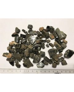 Epidot (X); dunkelgrüne Kristallfragmente, rein, Mali; 100 g