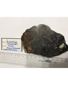 Uraninit - Anschliff; Jugendschacht, Schneckenstein, Sachsen, Deutschland; NS; Einzelstück