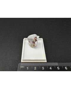 Klinohumit (xx); Pargas, Finnland; MM; Einzelstück