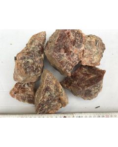 Danburit, derb, gelb bis rotbraun, Tansania, 1 kg