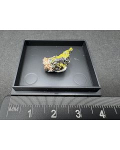 Zinkgartrellit, Olivenit xx; Tsumeb Mine, Otavi Mountains, Namibia; MM; Einzelst&uuml;ck