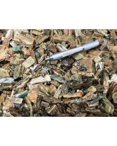 Kyanit Kristalle (Disthen, Cyanit); gelb-gr&uuml;n, ungewaschen, Tansania; 100 kg