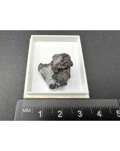 Klinochalkomenit xx auf Krutait; Mina El Dragon, Potosi, Bolivien; MM; Einzelst&uuml;ck