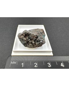 Klinochalkomenit xx auf Krutait; Mina El Dragon, Potosi, Bolivien; MM; Einzelst&uuml;ck